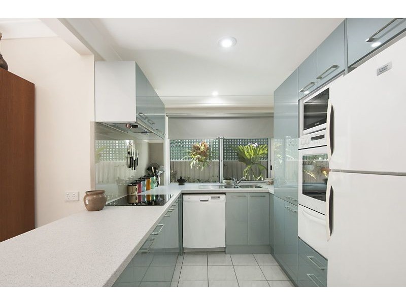 2/7 Mallard Avenue, Paradise Point QLD 4216