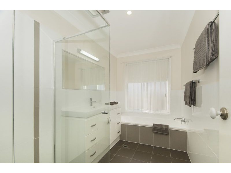 2/7 Mallard Avenue, Paradise Point QLD 4216