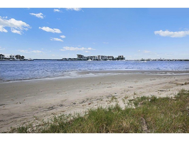 2/7 Mallard Avenue, Paradise Point QLD 4216