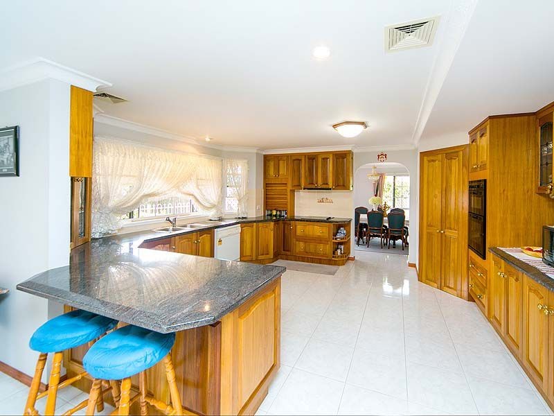4 Pinecroft Close, Calamvale QLD 4116