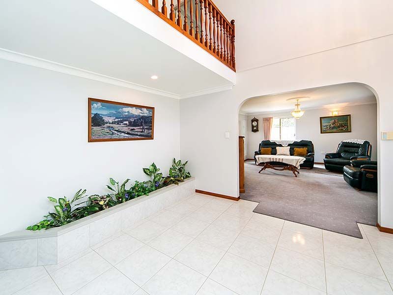 4 Pinecroft Close, Calamvale QLD 4116