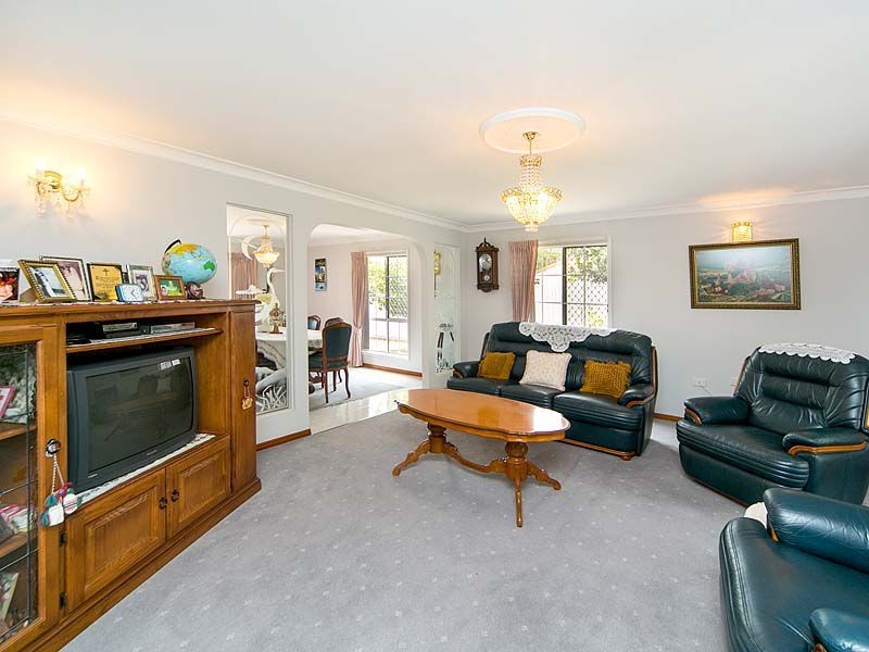 4 Pinecroft Close, Calamvale QLD 4116