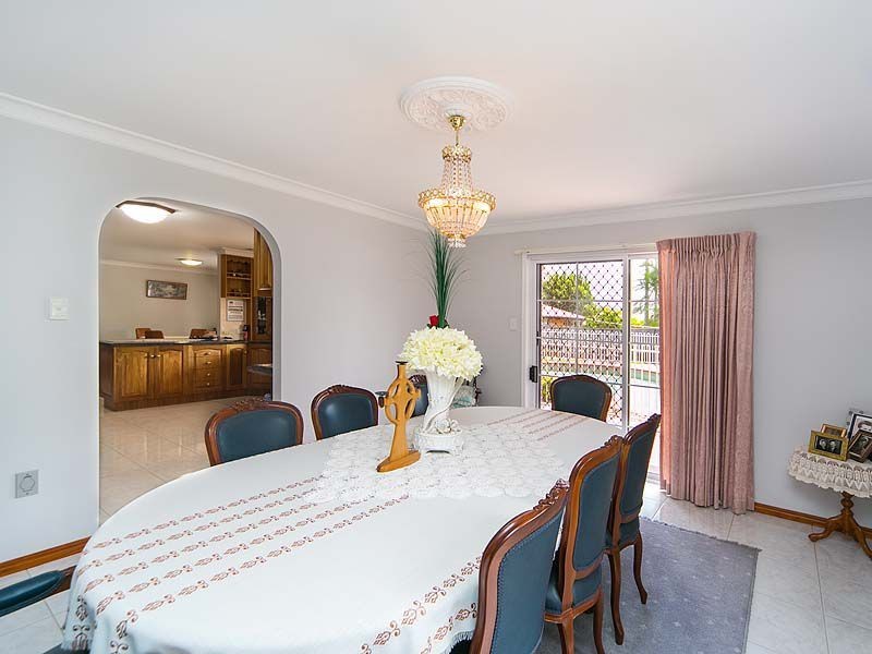 4 Pinecroft Close, Calamvale QLD 4116