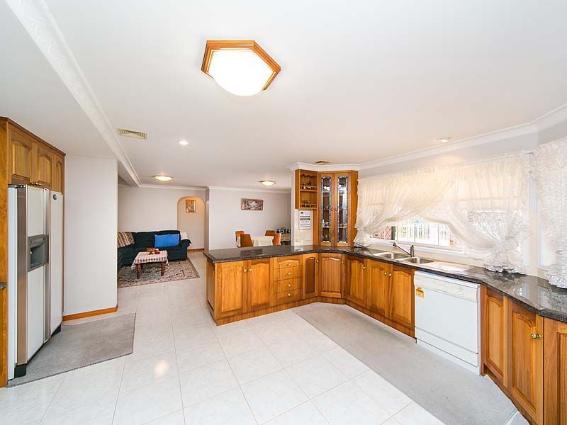 4 Pinecroft Close, Calamvale QLD 4116