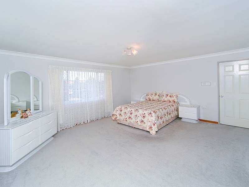 4 Pinecroft Close, Calamvale QLD 4116