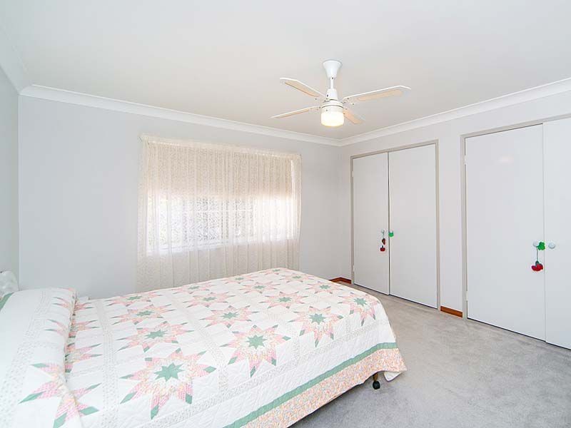 4 Pinecroft Close, Calamvale QLD 4116