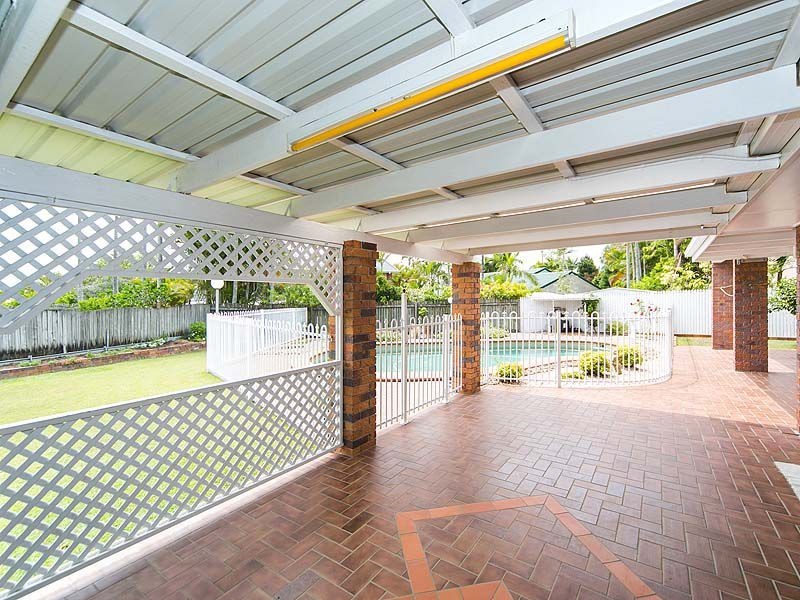 4 Pinecroft Close, Calamvale QLD 4116