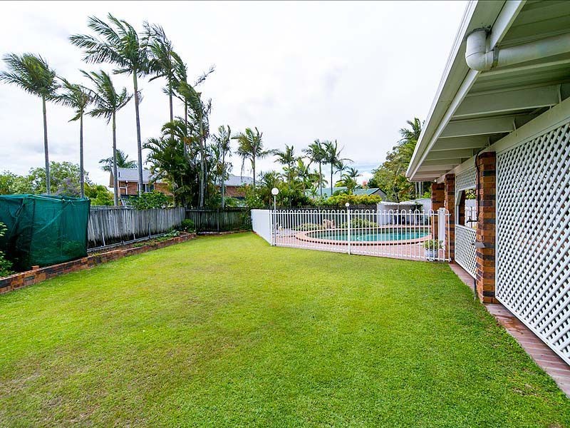 4 Pinecroft Close, Calamvale QLD 4116