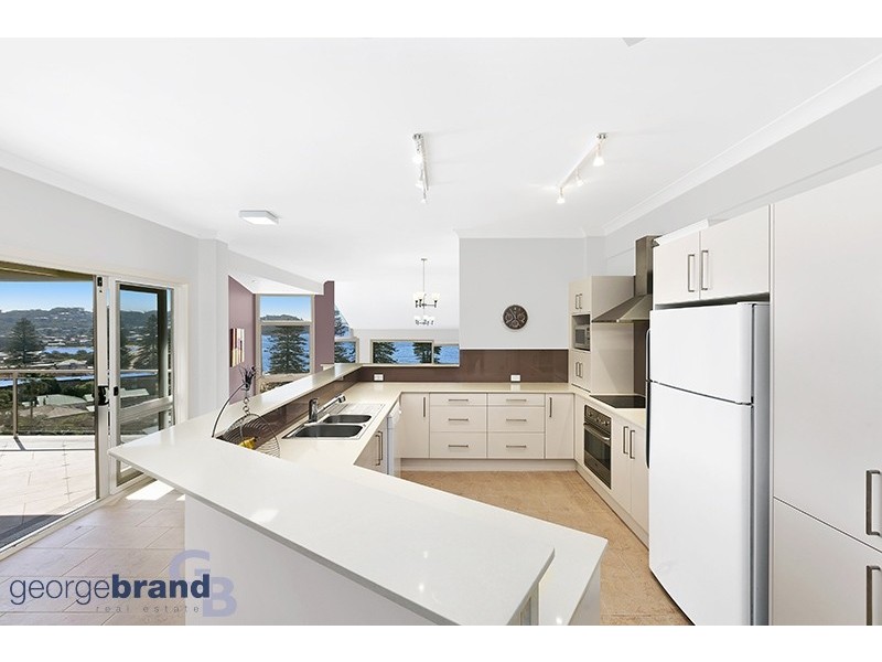 2/8 Ascot Ave, Avoca Beach NSW 2251