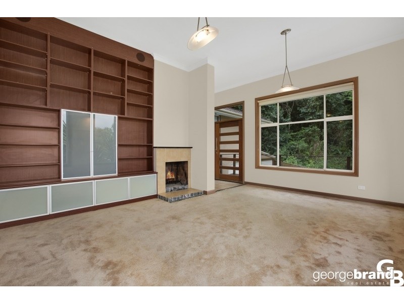 240 The Round Dr, Avoca Beach NSW 2251