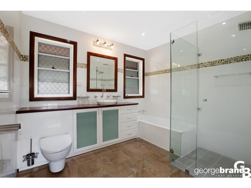 240 The Round Dr, Avoca Beach NSW 2251