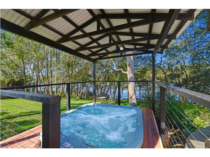 297a The Round Drive, Avoca Beach NSW 2251