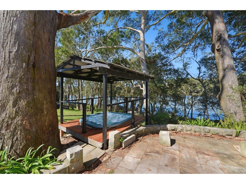 297a The Round Drive, Avoca Beach NSW 2251