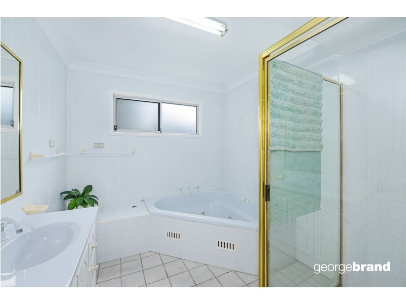 1/4 Ficus Avenue, Avoca Beach NSW 2251