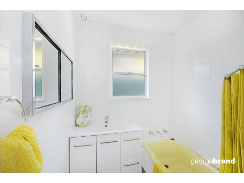 90 The Round Drive, Avoca Beach NSW 2251