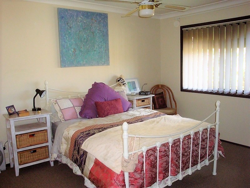 11 Cambridge Crescent, Broulee NSW 2537