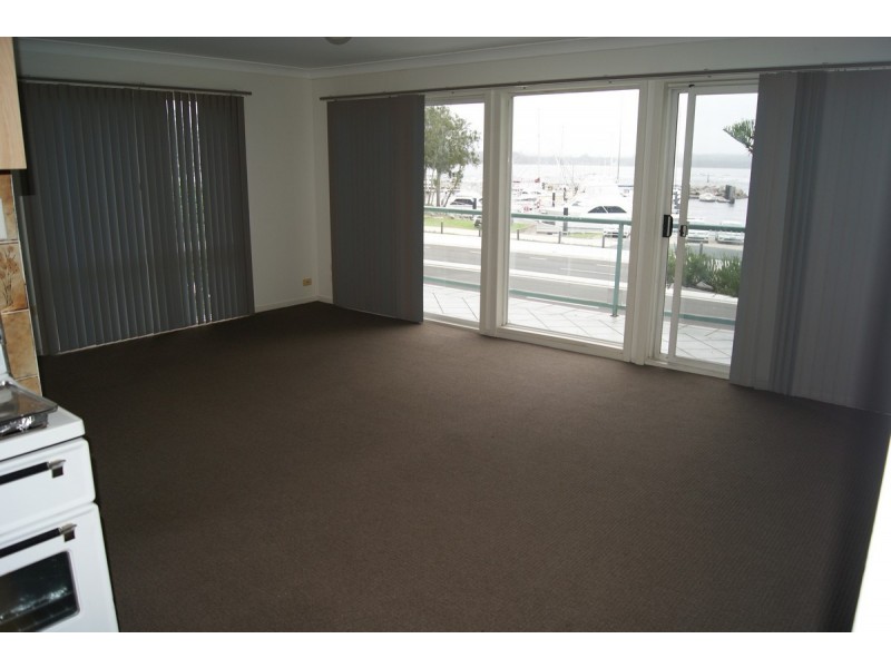 98 Beach Rd, Batemans Bay NSW 2536