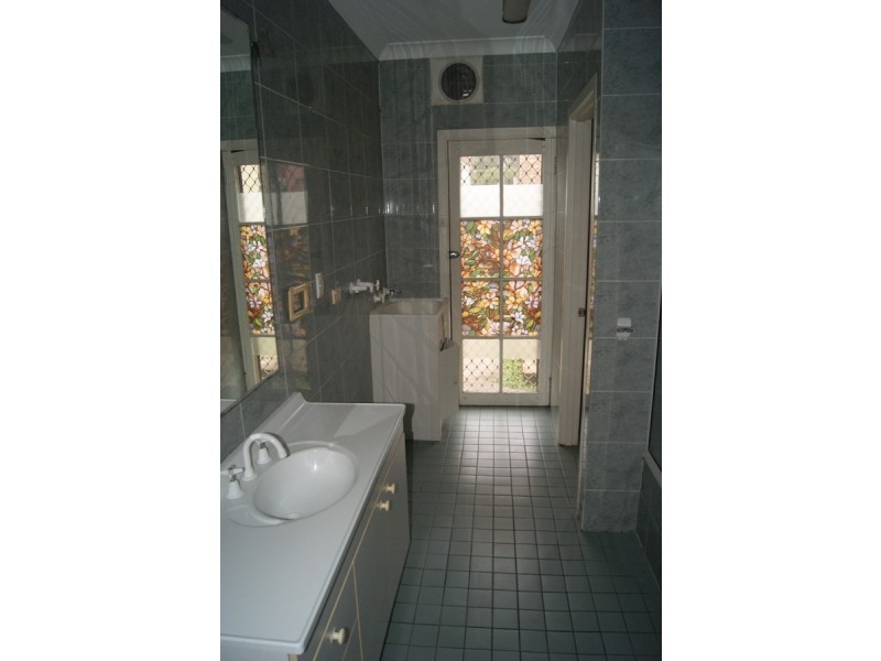 98 Beach Rd, Batemans Bay NSW 2536