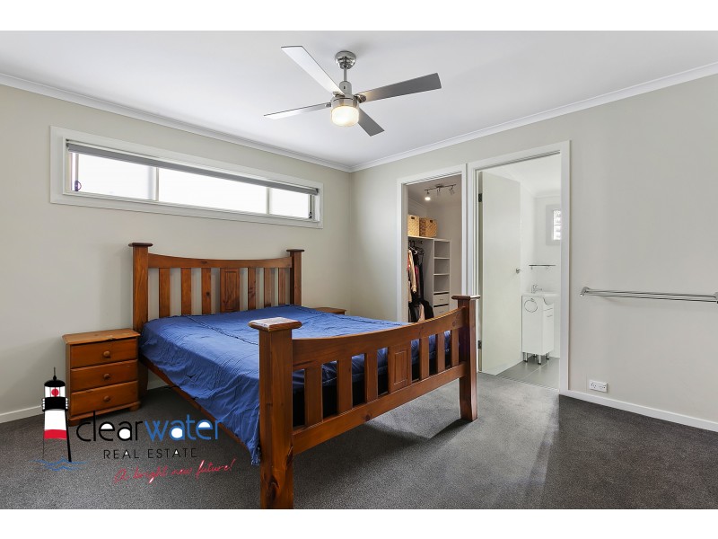 13 Hoyer St, Cobargo NSW 2550