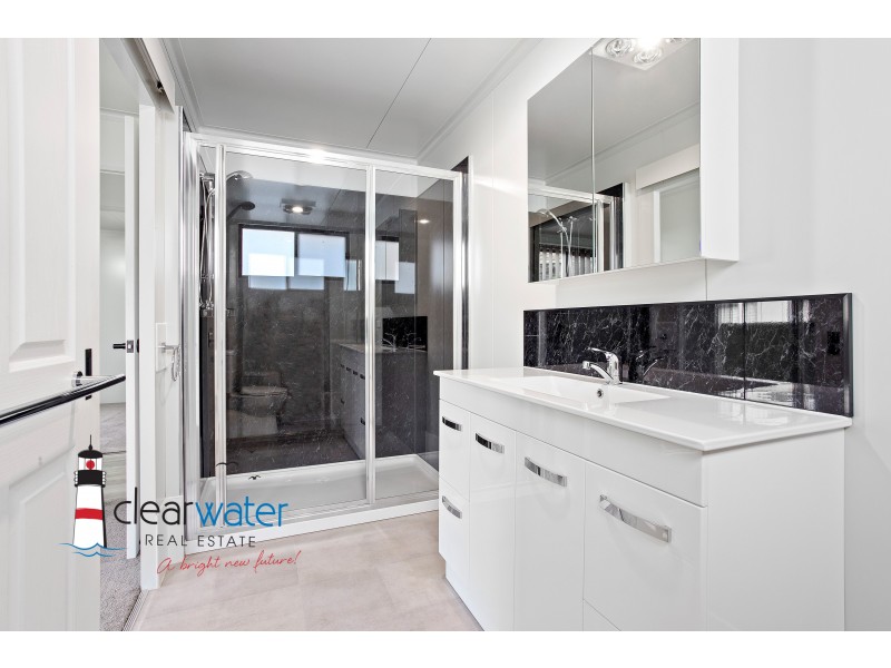 6 Bondi St, Tuross Head NSW 2537