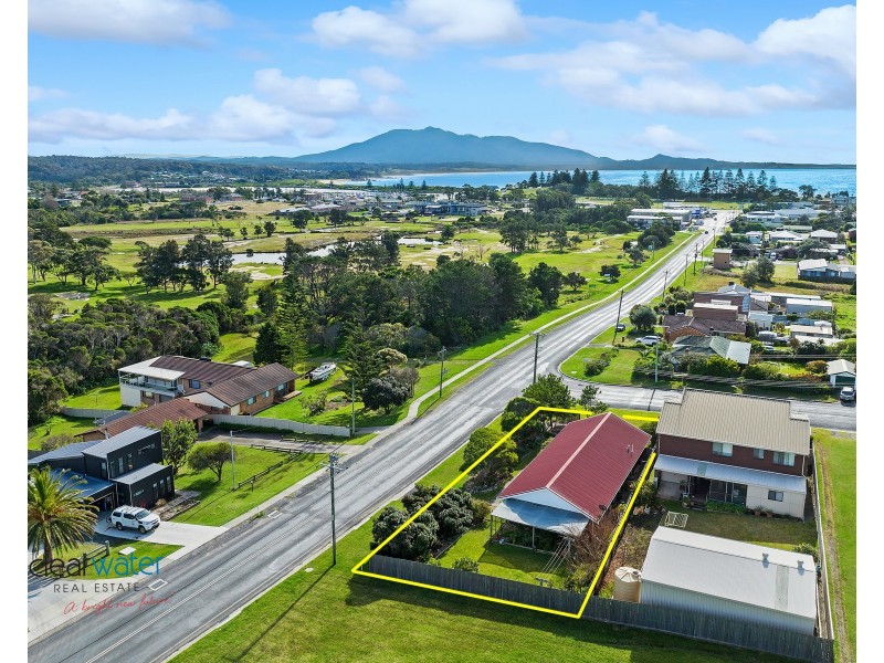 16 Paraboon Dr, Bermagui NSW 2546