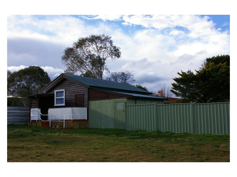 4 Roberson Street, Berridale NSW 2628