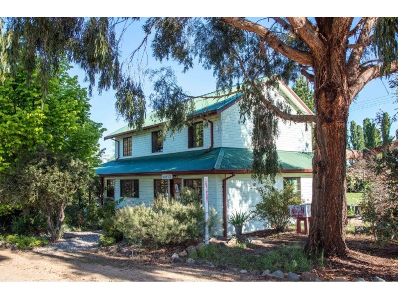 1 Hamilton Street, Dalgety NSW 2628