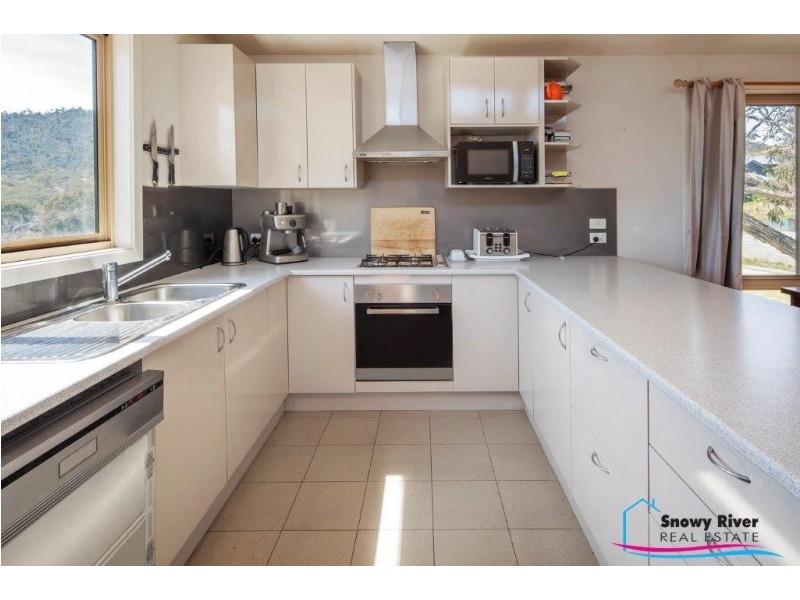 16 Kunama Drive, East Jindabyne NSW 2627