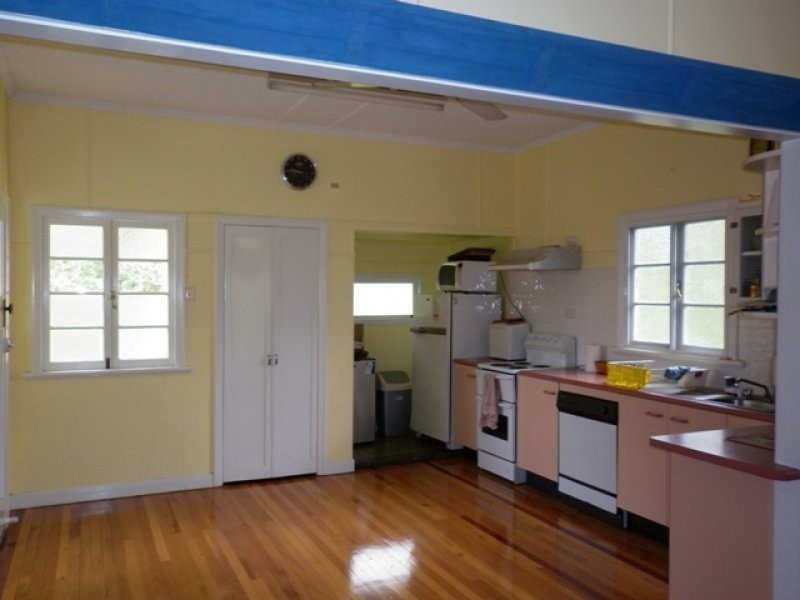 9 King St, Somerset Dam QLD 4312