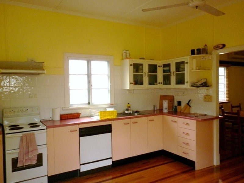 9 King St, Somerset Dam QLD 4312