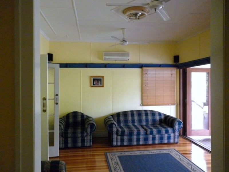 9 King St, Somerset Dam QLD 4312