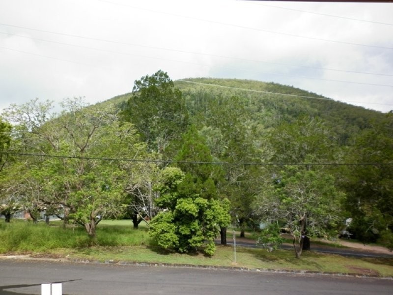 9 King St, Somerset Dam QLD 4312