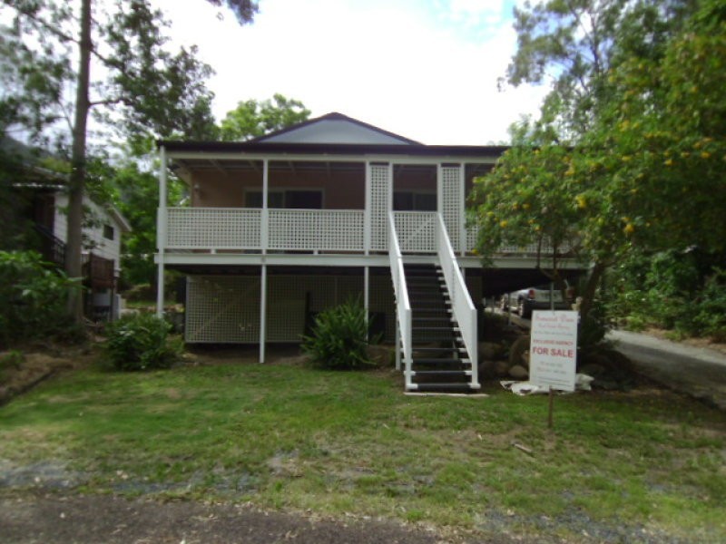 11 Jubliee St, Somerset Dam QLD 4312