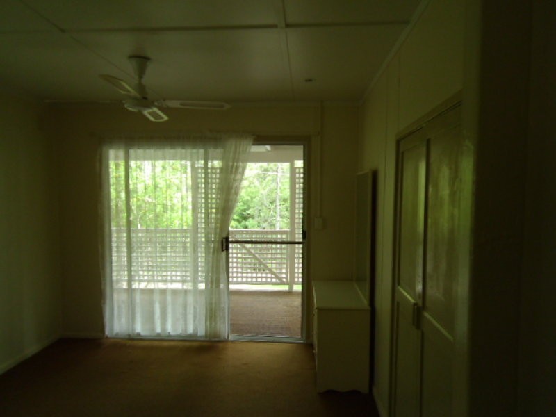 11 Jubliee St, Somerset Dam QLD 4312