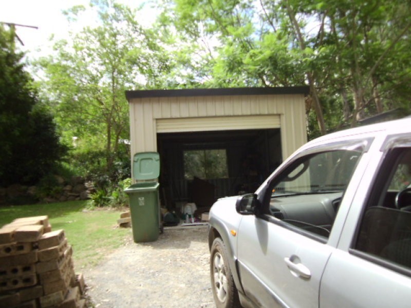 11 Jubliee St, Somerset Dam QLD 4312