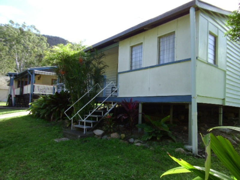 8 Second Ave, Somerset Dam QLD 4312