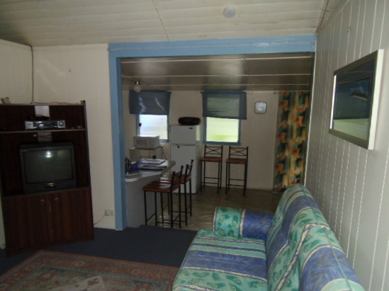 8 Second Ave, Somerset Dam QLD 4312