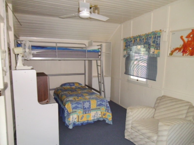 8 Second Ave, Somerset Dam QLD 4312