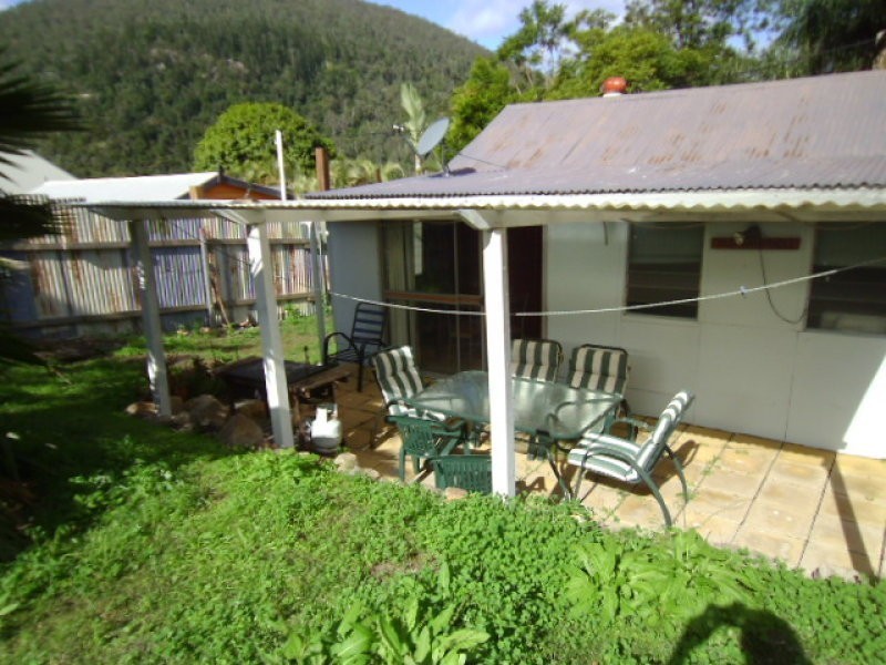 8 Second Ave, Somerset Dam QLD 4312