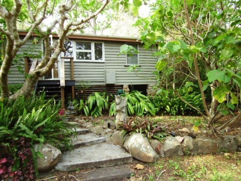 1 Fifth Ave, Somerset Dam QLD 4312