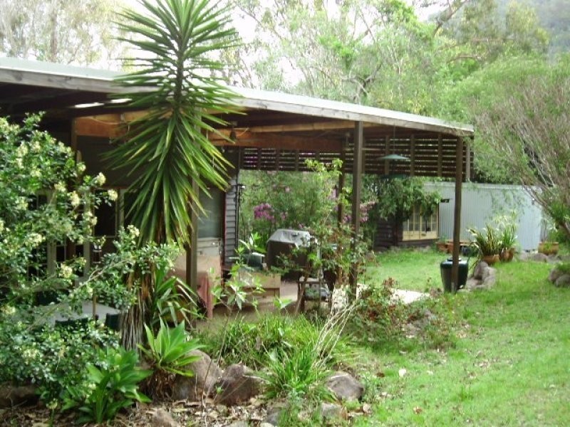 1 Fifth Ave, Somerset Dam QLD 4312