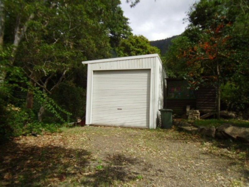 1 Fifth Ave, Somerset Dam QLD 4312