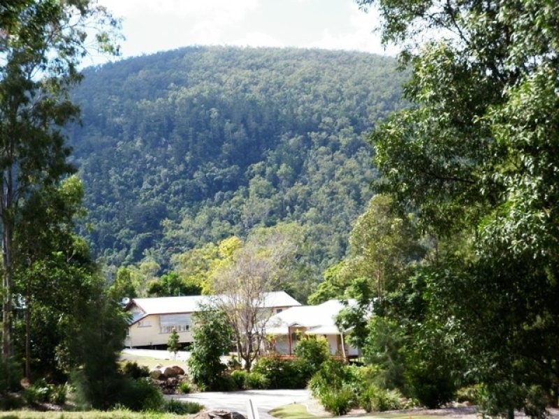 5 First Avenue, Somerset Dam QLD 4312