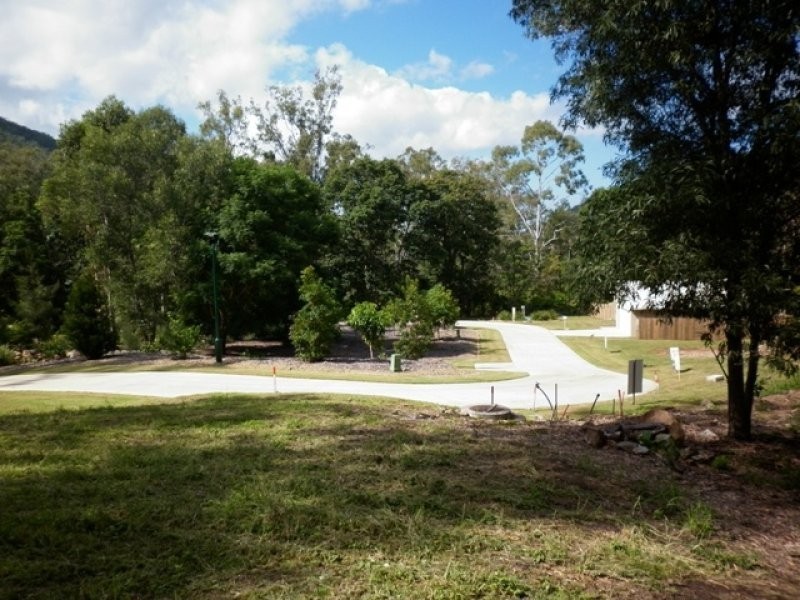 5 First Avenue, Somerset Dam QLD 4312