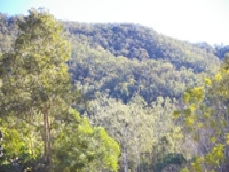 7 First Avenue, Somerset Dam QLD 4312