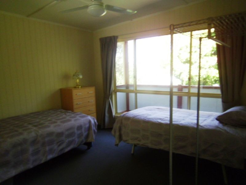 9 Edward St, Somerset Dam QLD 4312