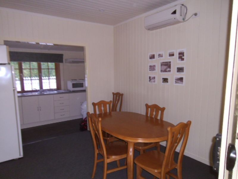 9 Edward St, Somerset Dam QLD 4312