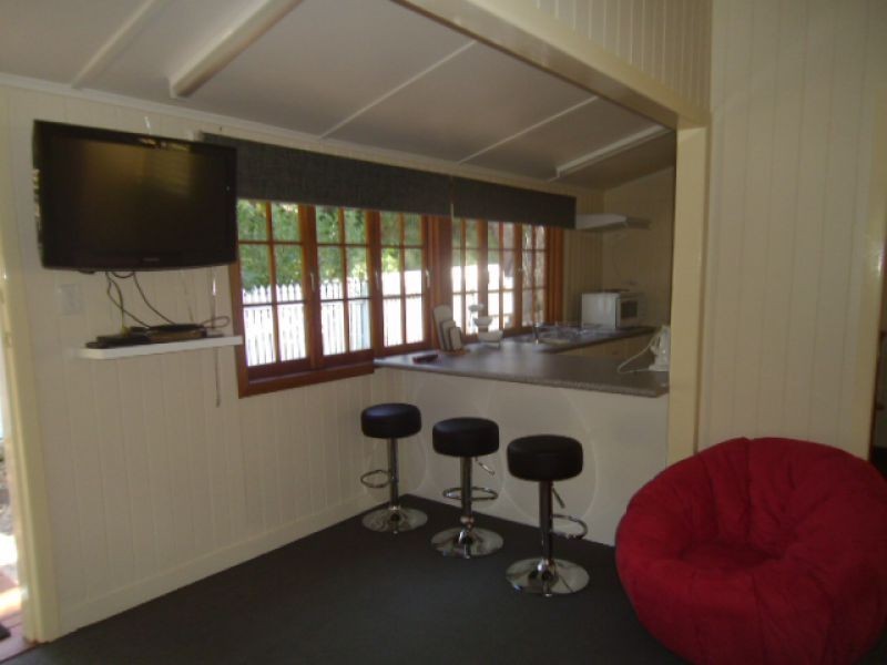 9 Edward St, Somerset Dam QLD 4312