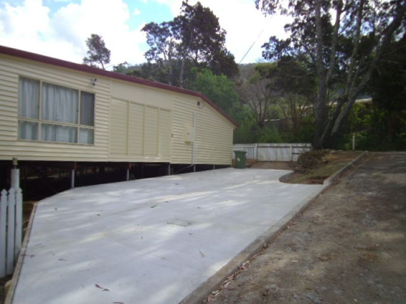 9 Edward St, Somerset Dam QLD 4312