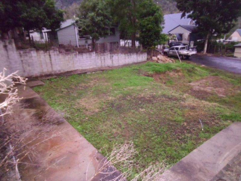 11 First Ave, Somerset Dam QLD 4312